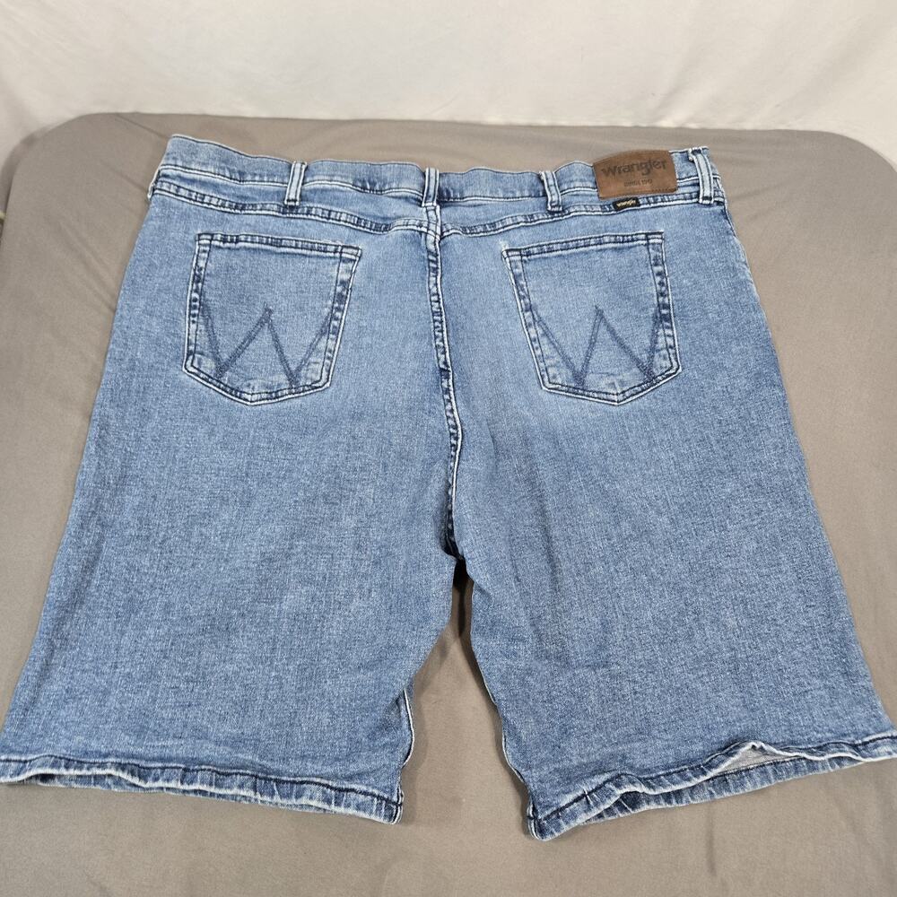 Wrangler Rugged Wear Relaxed Fit Denim Shorts Mens Size 40 Blue Stretch...